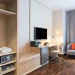 フォー ポインツ バイ シェラトン モンス 4*