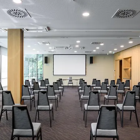 Hotel Four Points By Sheraton Mons