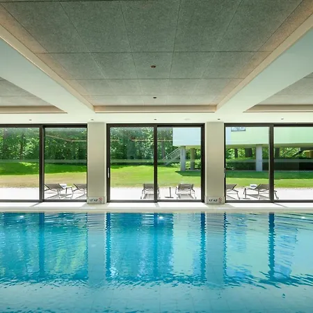 フォー ポインツ バイ シェラトン モンス 4*