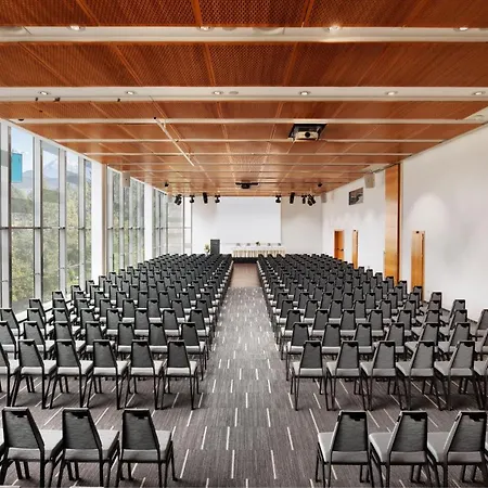 ホテル フォー ポインツ バイ シェラトン モンス 4*