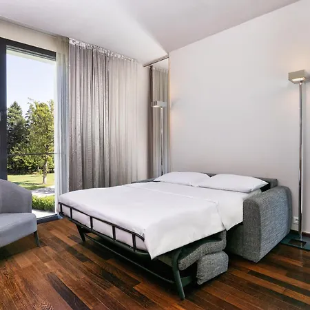 ホテル フォー ポインツ バイ シェラトン モンス