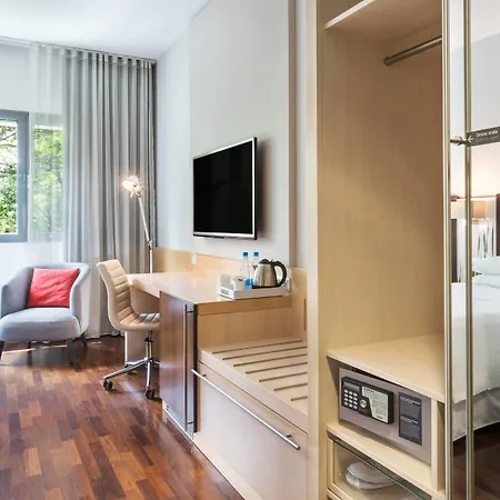 ホテル フォー ポインツ バイ シェラトン モンス