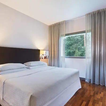 Four Points By Sheraton Mons Отель