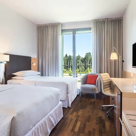 Four Points By Sheraton Mons Отель