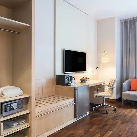 フォー ポインツ バイ シェラトン モンス 4*