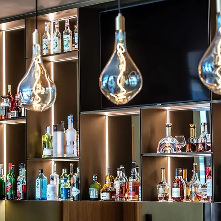 フォー ポインツ バイ シェラトン モンス ホテル 4*