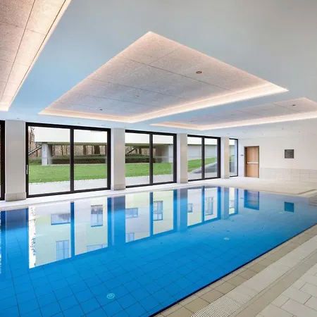 フォー ポインツ バイ シェラトン モンス 4*