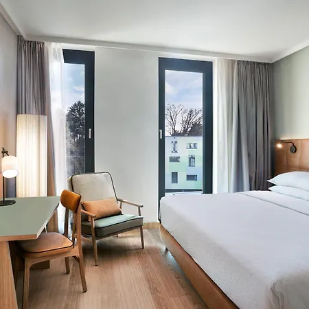 フォー ポインツ バイ シェラトン モンス ホテル